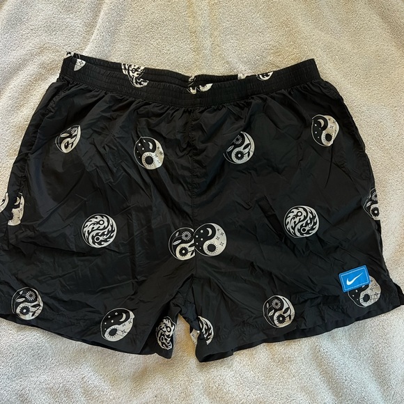 NIKE ying yang shorts pattern size large - Picture 2 of 5